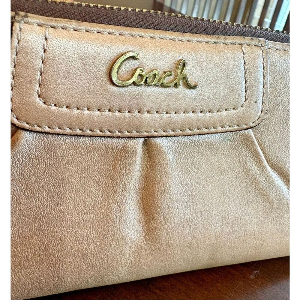 COACH - EUC Vintage "Ashley" Zip-Around Long Wallet/Metallic Taupe Leather.
